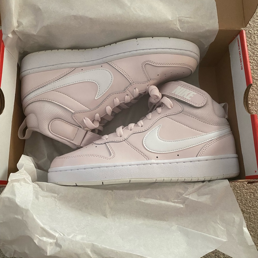 Nike court borough mid